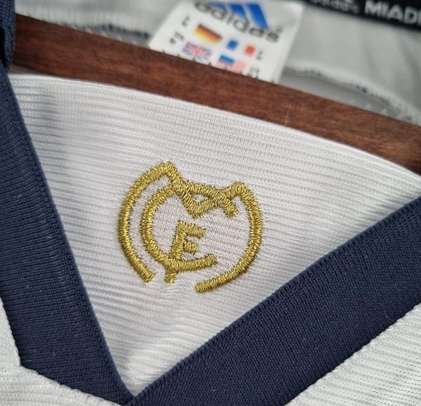Retro Real Madrid 98/00 Home Soccer Jersey - Image 10
