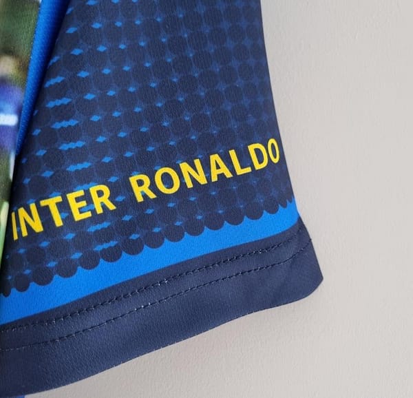 Retro Inter Milan 97/98 Ronaldo Shirt - Image 5