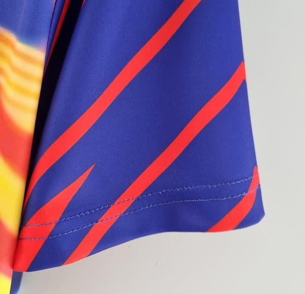 Retro Barcelona 93/94 Romario Jersey - Image 5