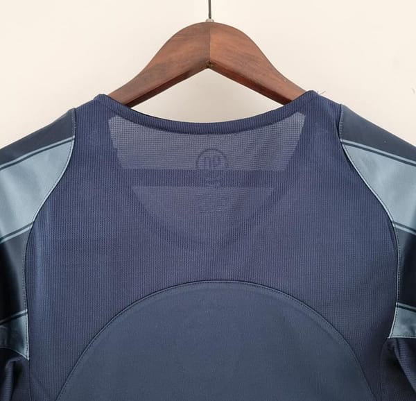 Retro Inter Milan 04/05 Third Away Soccer Jersey - Image 3