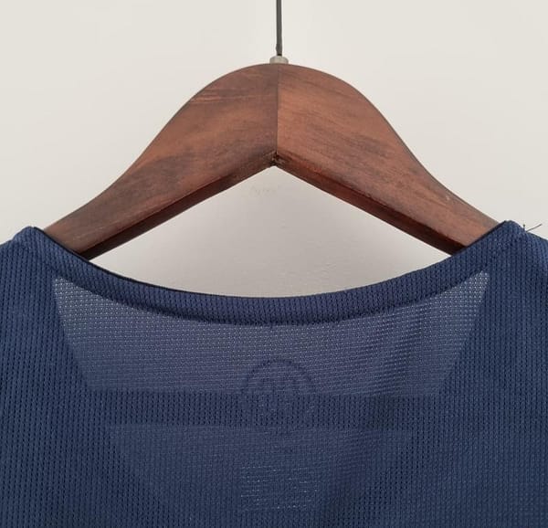 Retro Inter Milan 04/05 Third Away Soccer Jersey - Image 4