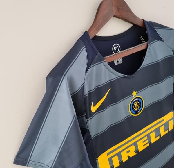 Retro Inter Milan 04/05 Third Away Soccer Jersey - Image 6