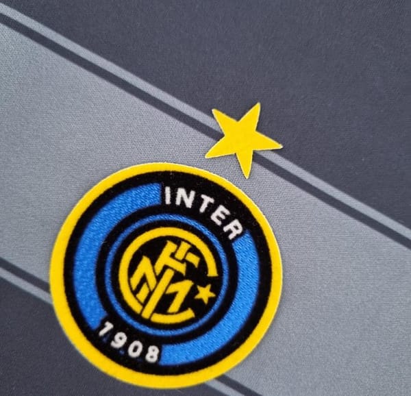 Retro Inter Milan 04/05 Third Away Soccer Jersey - Image 8