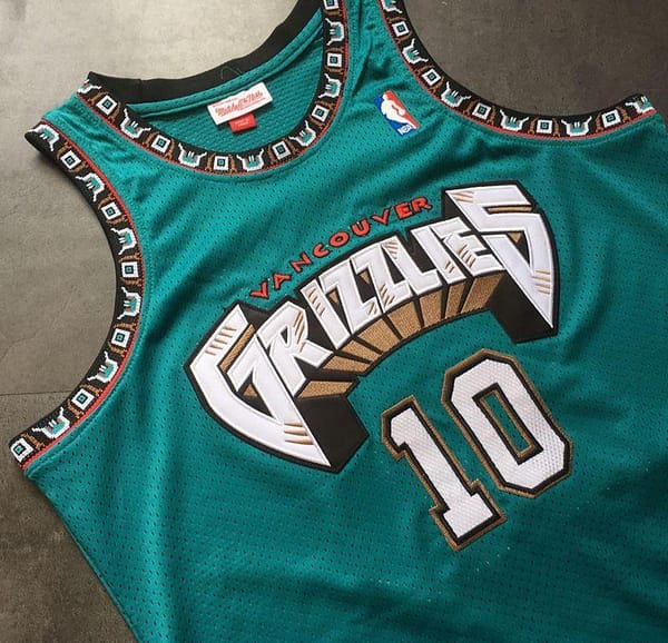 Men's Mike Bibby Green Retro Classic Team Jersey - Image 5