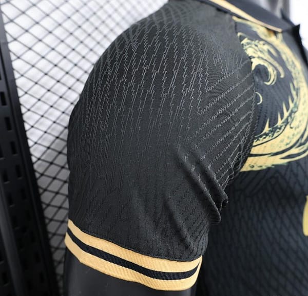 Player Version 24/25 Real Madrid Black/Golden Specail Jersey - Image 3