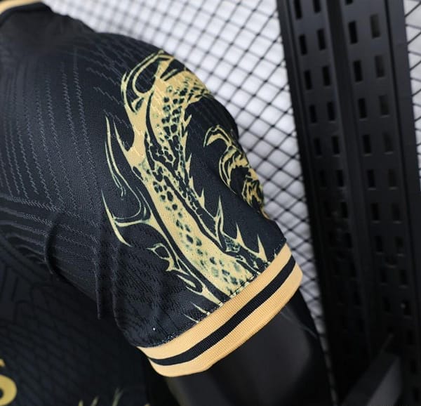 Player Version 24/25 Real Madrid Black/Golden Specail Jersey - Image 4