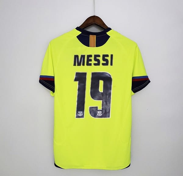 Retro Barcelona 05/06 away Soccer Jersey - Image 4