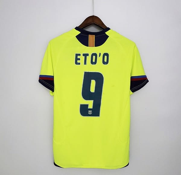 Retro Barcelona 05/06 away Soccer Jersey - Image 5
