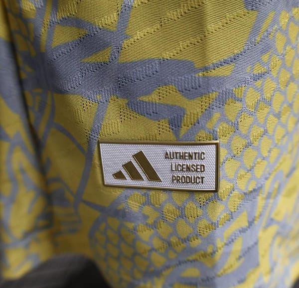 Player Version 24/25 Real Madrid Golden Dragon Pre-Match Jersey - Image 3