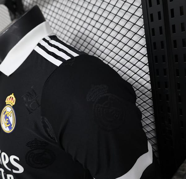Player Version 24/25 Real Madrid Black Pre-Match Jersey - Image 5