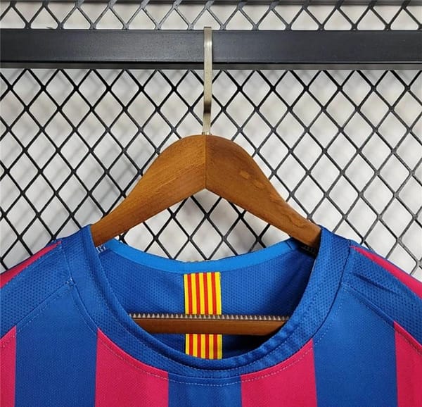 Retro 05/06 Barcelona Home Jersey - Image 2