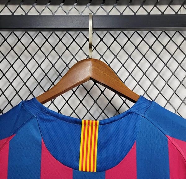 Retro 05/06 Barcelona Home Jersey - Image 7
