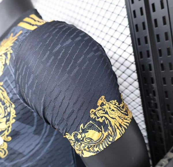 Player Version 24/25 Real Madrid Black Jersey With Golden Dragon - Image 4