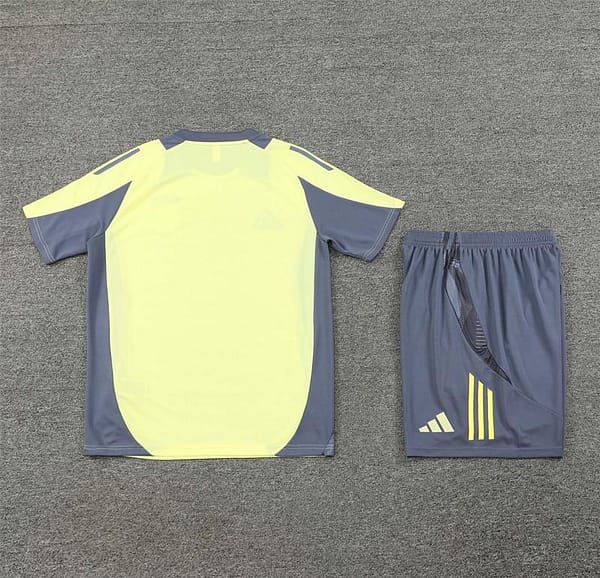 24/25 Juventus Yellow Short Sleeve Jersey+Shorts - Image 12