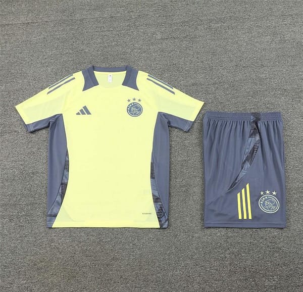 24/25 Juventus Yellow Short Sleeve Jersey+Shorts - Image 13