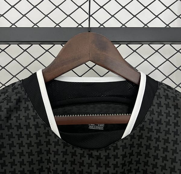 03/05 Retro Manchester United Away Jersey - Image 2