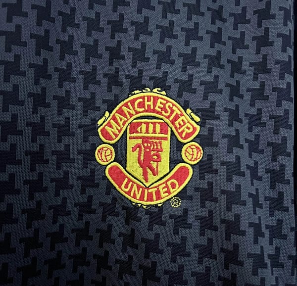 03/05 Retro Manchester United Away Jersey - Image 4