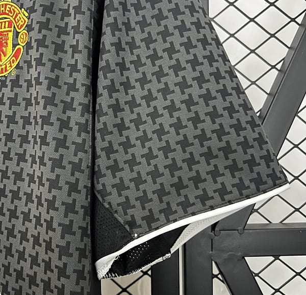 03/05 Retro Manchester United Away Jersey - Image 5