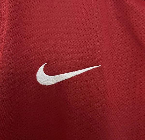 11/12 Retro Manchester United Home Jersey - Image 2