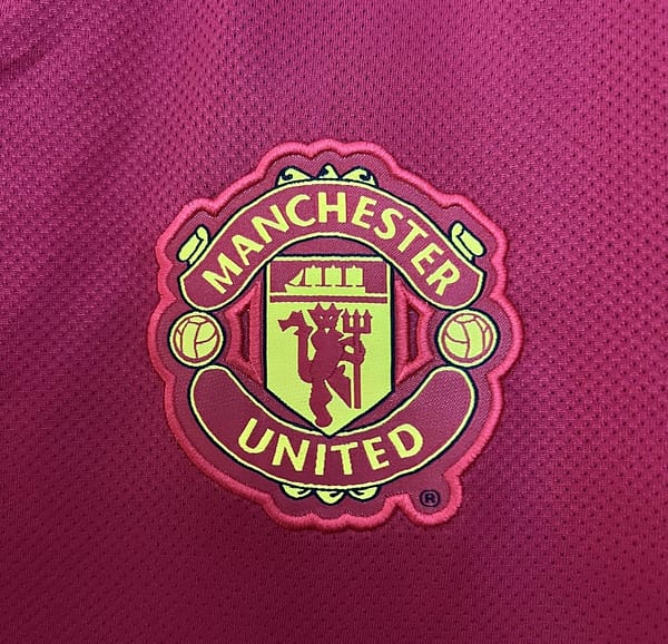 11/12 Retro Manchester United Home Jersey - Image 3