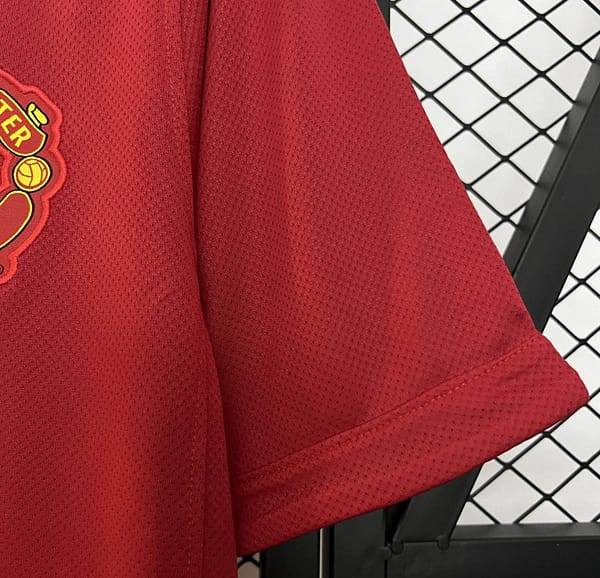 11/12 Retro Manchester United Home Jersey - Image 4