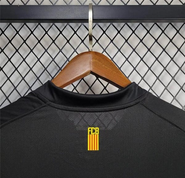 11/12 Retro Barcelona Away Long Sleeve Jersey - Image 2