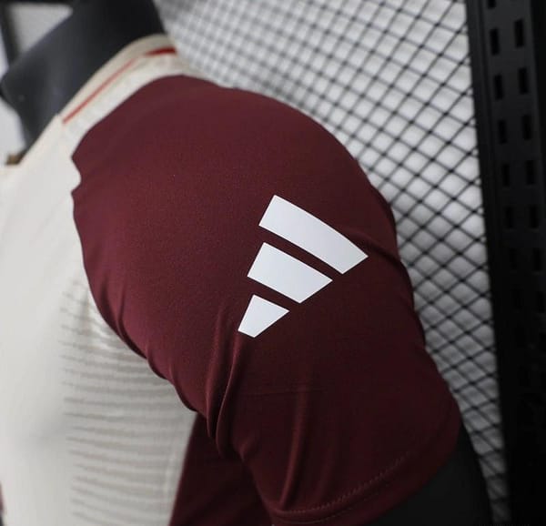 25/26 Player Version Bayern Munich Training White Wine Jersey - Image 4