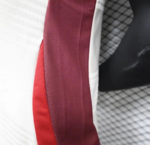 25/26 Player Version Bayern Munich Training White Wine Jersey - Image 6