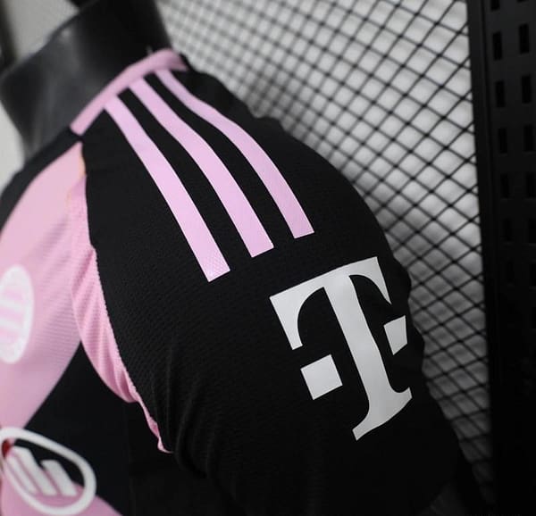 25/26 Player Version Bayern Munich Training Grid Pattern Jersey - Image 5