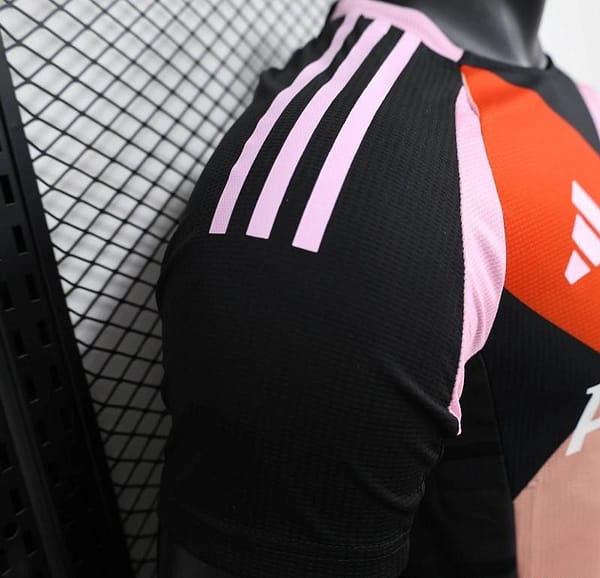 25/26 Player Version Bayern Munich Training Grid Pattern Jersey - Image 6