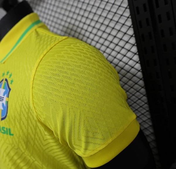 25/26 Player Version Brazil POLO Yellow Jersey - Image 6