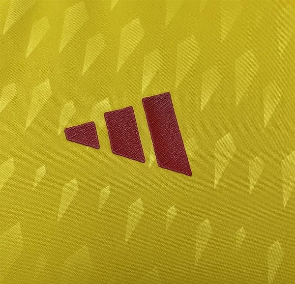 24/25 Flamengo Limited Edition Goalkeeper Yellow Jersey - Image 4