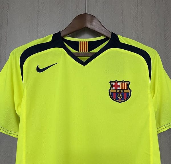 2005/06 Retro Barcelona Away Jersey - Image 3
