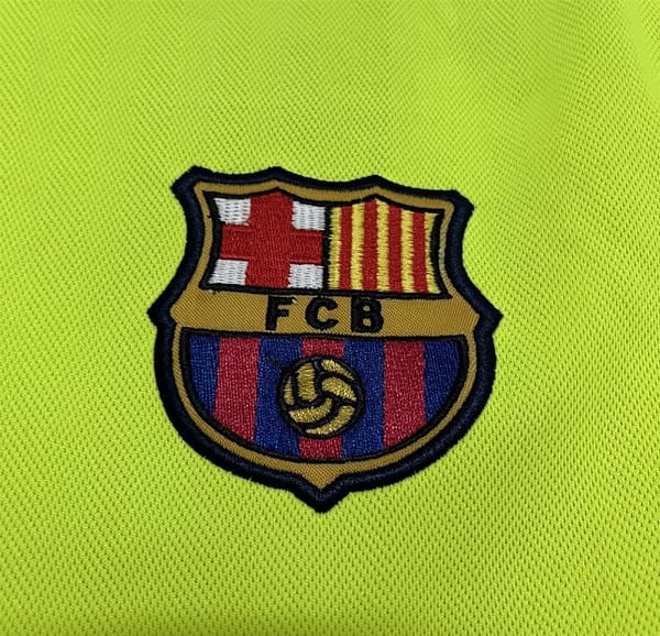 2005/06 Retro Barcelona Away Jersey - Image 4
