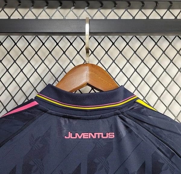 24/25 Retro Juventus - Image 6