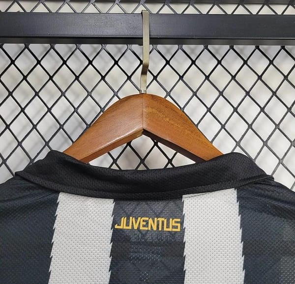 2010/11 Retro Juventus Home Jersey - Image 8