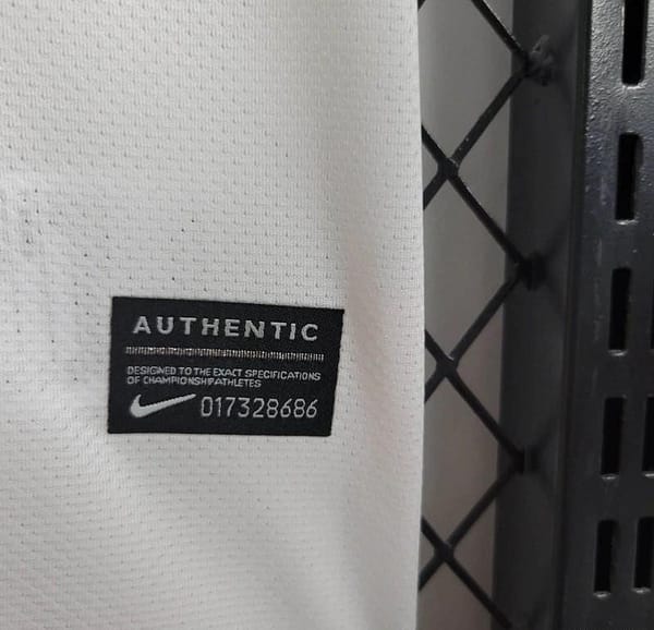 10/11 Retro Juventus Away Jersey - Image 2