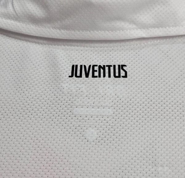10/11 Retro Juventus Away Jersey - Image 4
