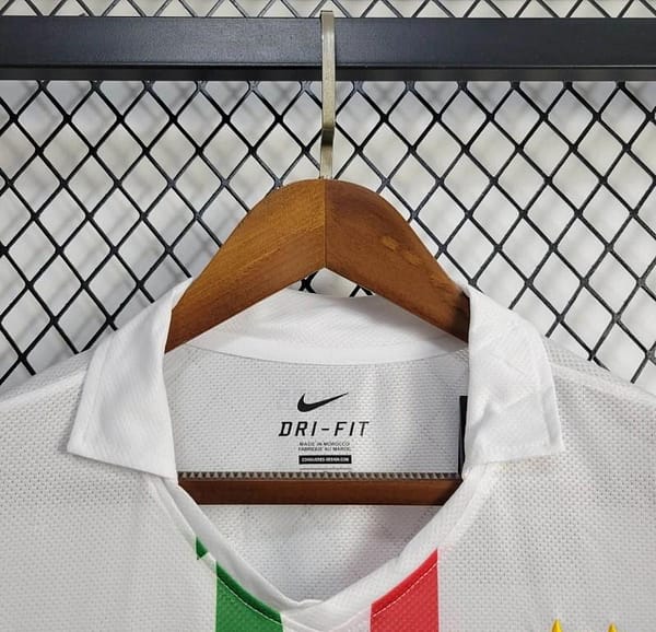 10/11 Retro Juventus Away Jersey - Image 6