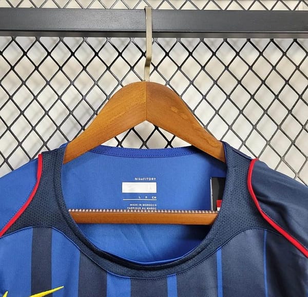 04/05 Retro Barcelona Away Jersey - Image 3