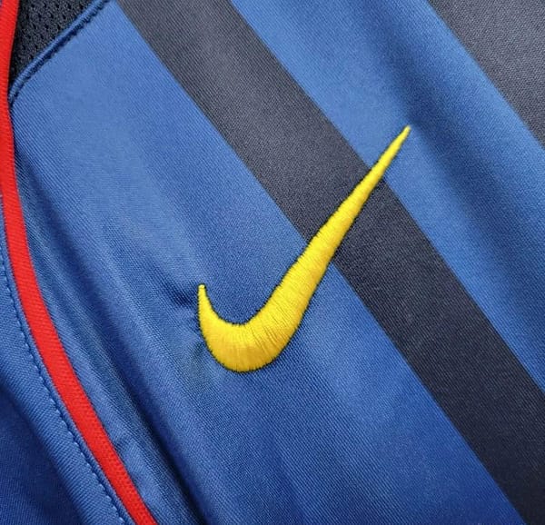 04/05 Retro Barcelona Away Jersey - Image 4