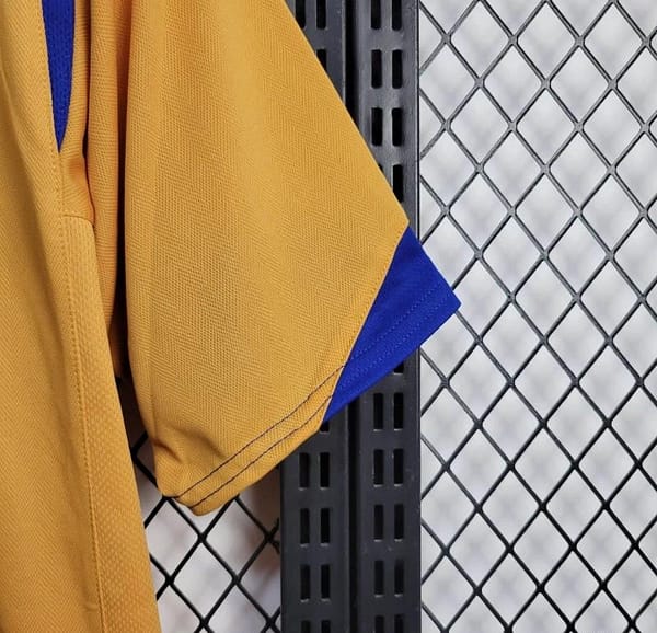 2005/06 Retro Juventus Third Jersey - Image 3