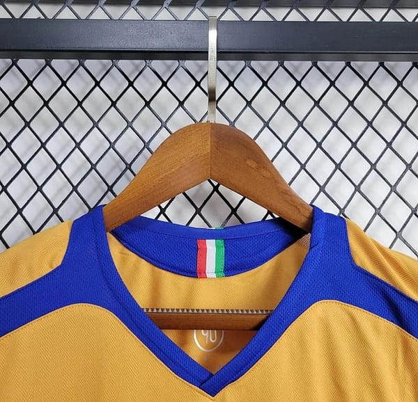 2005/06 Retro Juventus Third Jersey - Image 7