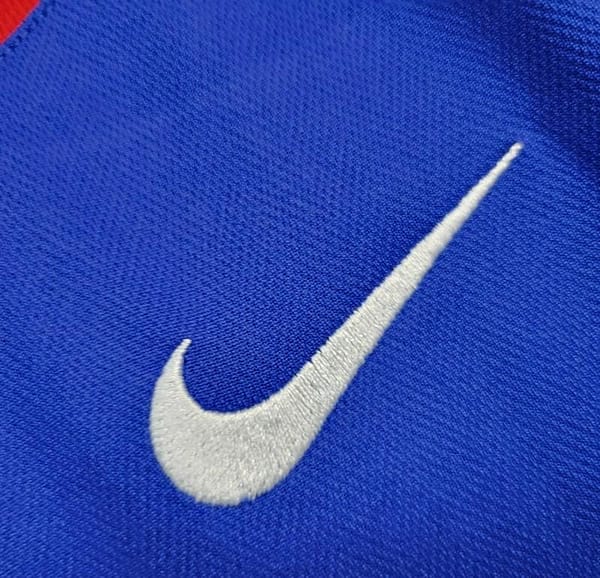 2005/06 Retro Manchester United Away Jersey - Image 5