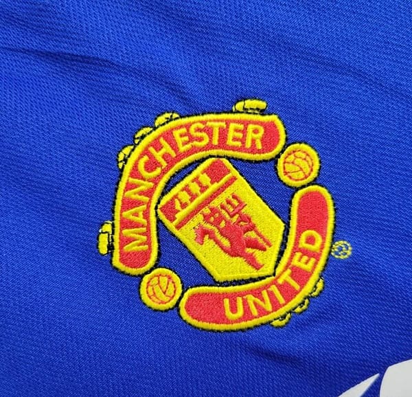 2005/06 Retro Manchester United Away Jersey - Image 8