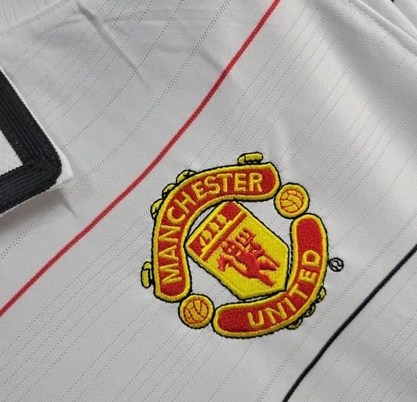 04/06 Retro Manchester United Away Jersey - Image 3