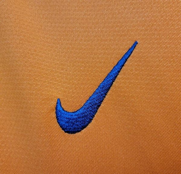 06/07 Retro Barcelona Away Jersey - Image 3