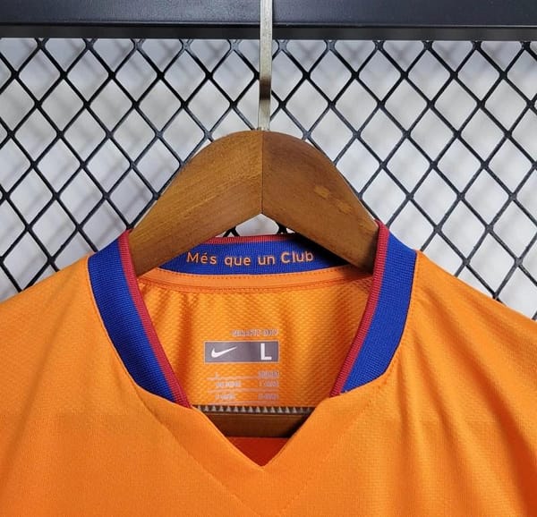06/07 Retro Barcelona Away Jersey - Image 7