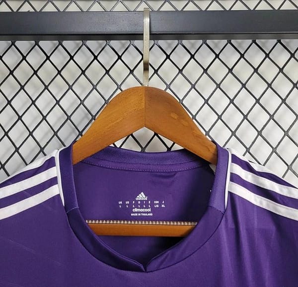 10/11 Retro Real Madrid Third Jersey - Image 7