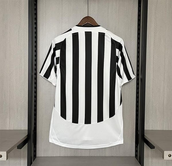 03/04 Retro Juventus Home Jersey - Image 3